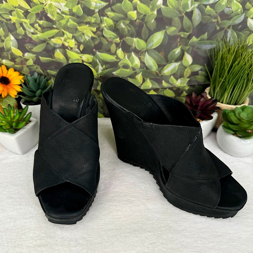 {Vince Camuto} Black Leather Peep-Toe Wedge Sandals - Size 8.5M